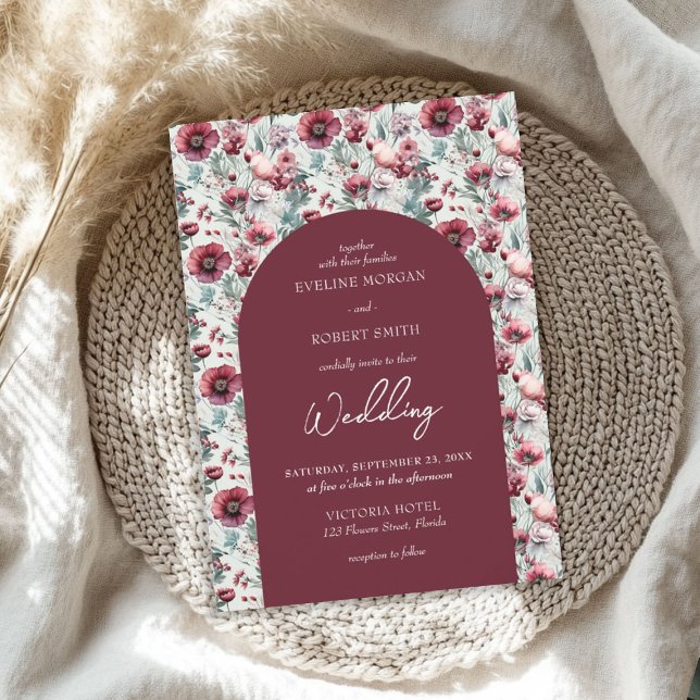 Invitation Maroon de Boho et fleurs sauvages roses arquées (Boho maroon and pink wild flowers arched invitation)