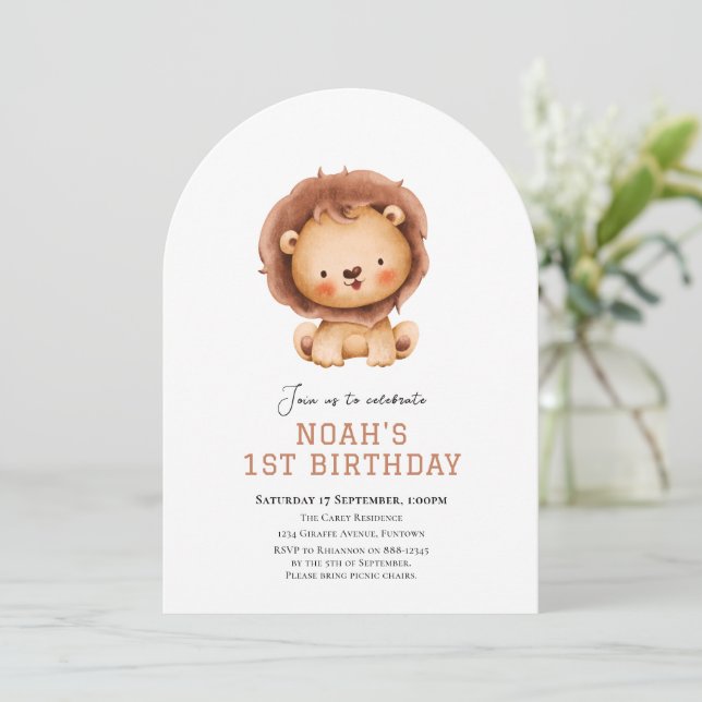 Invitation Mention d'anniversaire pour le safari de Cute Lion (Debout devant)