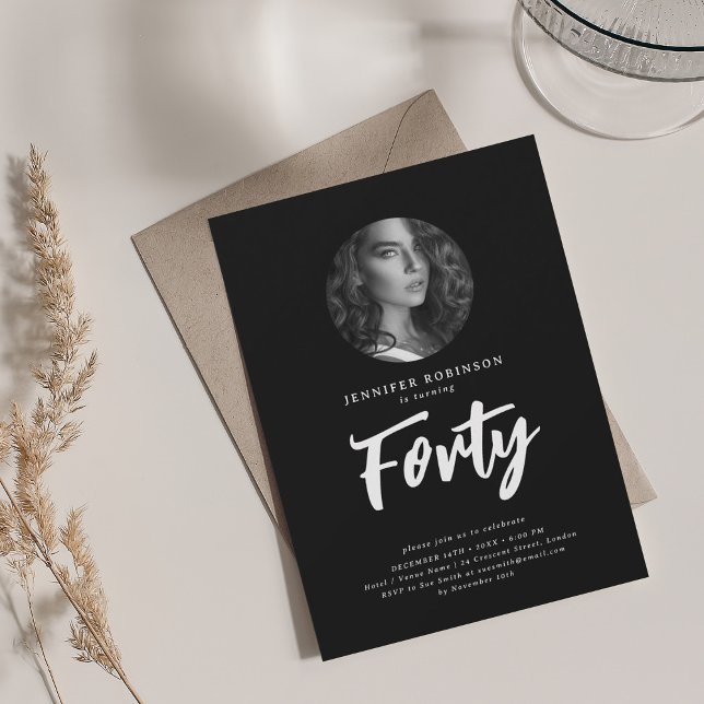 Invitation Mini script photo 40e fête d'anniversaire Noir (Minimal Script Photo 40th Birthday Party Black Invitation)