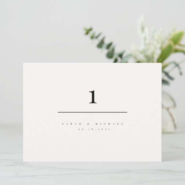 Invitation Minimalist Modern Typography Wedding Table Number  (Debout devant)