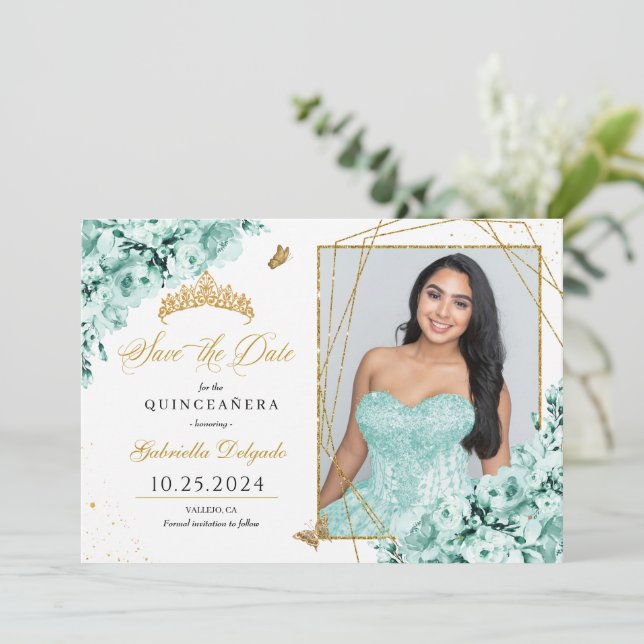 Invitation Mint Green & Gold Quinceañera Enregistrer La Date  (Debout devant)