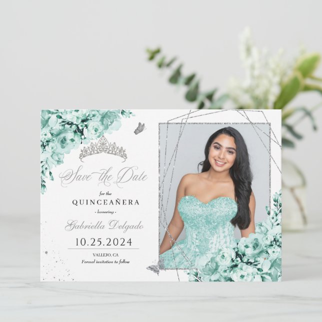 Invitation Mint Green Silver Quinceañera Enregistrer la date  (Debout devant)