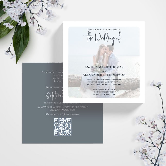 Invitation Modèle photo Mariage gris simple (Elegant photo simple grey wedding invitation with a scannable QR code.)