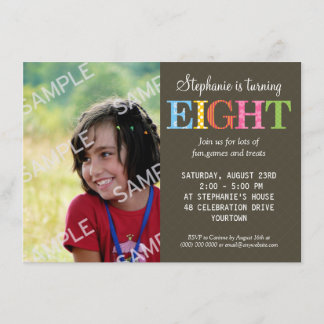 Invitation modelée de fête d'anniversaire huit