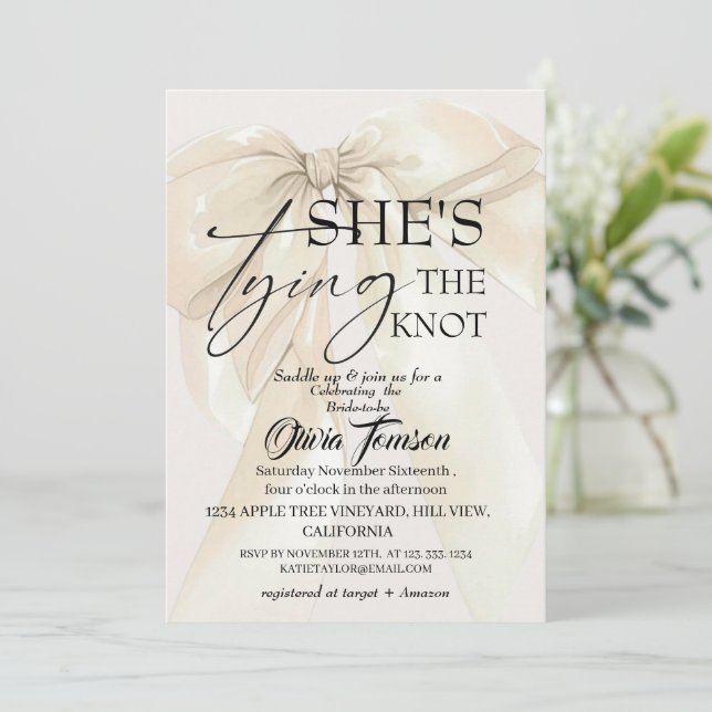 Invitation Modern Bow She's Tying the Knot Bridal Shower (Debout devant)