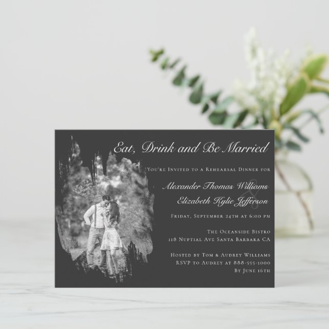 Invitation Modern Brushstroke Photo Black Rehearsal Dinner  (Debout devant)