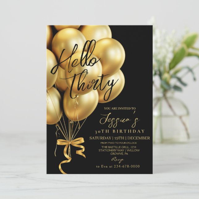 Invitation Modern  Gold Script Black Hello Thirty Birthday (Debout devant)