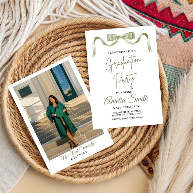 Invitation Modern Green Bow Graduation Class of 2026 Photo (Créateur téléchargé)
