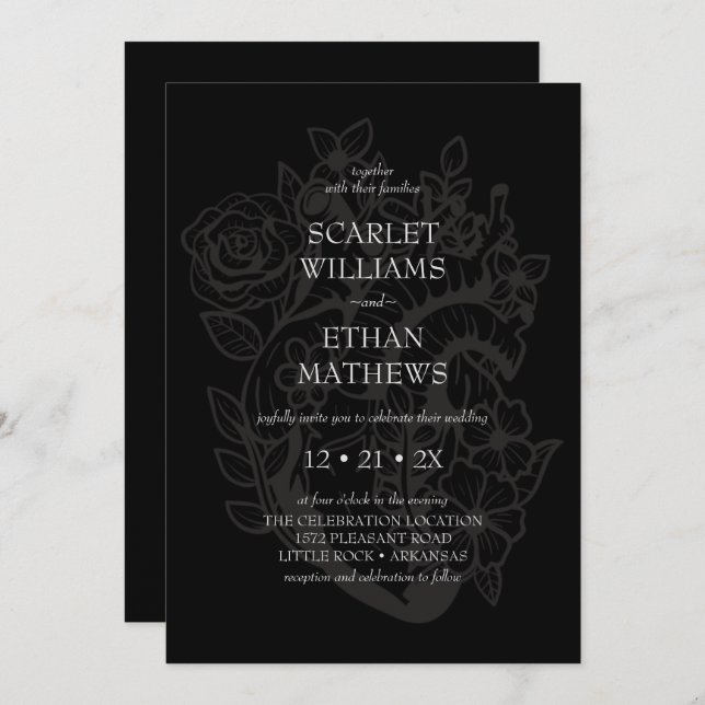 Invitation Moderne Black Gothique Élégant Floral Heart Mariag (Devant / Derrière)