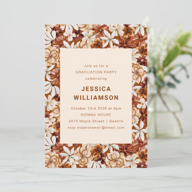 Invitation Moderne Boho Terracotta Fleurs sauvages Graduation (Debout devant)