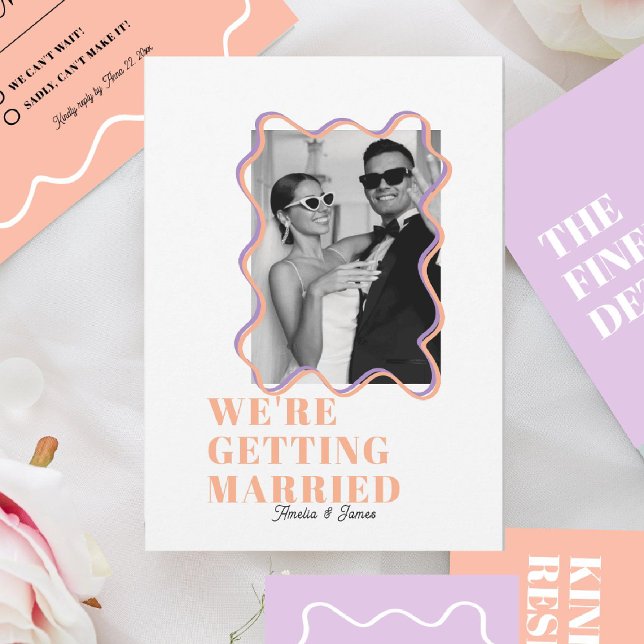Invitation moderne Bold Wavy funky Lilac & Peach Mariage (Créateur téléchargé)
