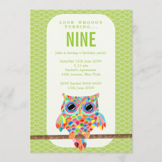Invitation moderne de hibou d'arc-en-ciel de fête