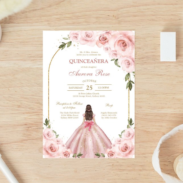 Invitation moderne de Quinceanera florale rose (Créateur téléchargé)