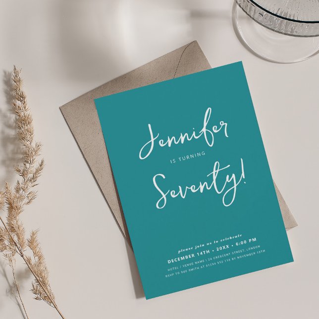 Invitation Moderne minimal 70e anniversaire Script Turquoise (Modern Minimal 70th Birthday Script Turquoise Invitation)