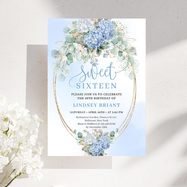 Invitation moderne pour un Sweet 16 avec fleurs de (Modern Blue Floral Eucalyptus Gold Sweet 16 Invite)
