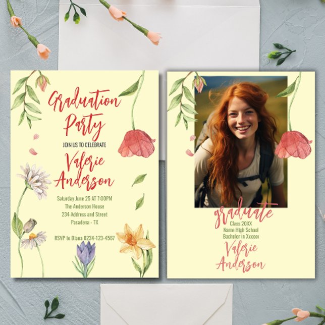 Invitation Moderne Stylish obtention de la graduation des fle (Modern Stylish wild flowers graduation Invitation by Creative Design and made with love on Zazzle)