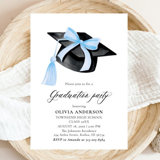 Invitation Moderne tendance Bleu Bow Graduation Cap Graduatio (Watercolor Modern Elegant Trendy Stylish Blue Bow Graduation Invitation)