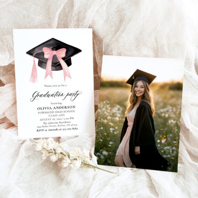 Invitation Moderne tendance Pink Bow Graduation Cap Graduatio (Watercolor Modern Elegant Trendy Stylish Pink Bow Graduation Invitation)