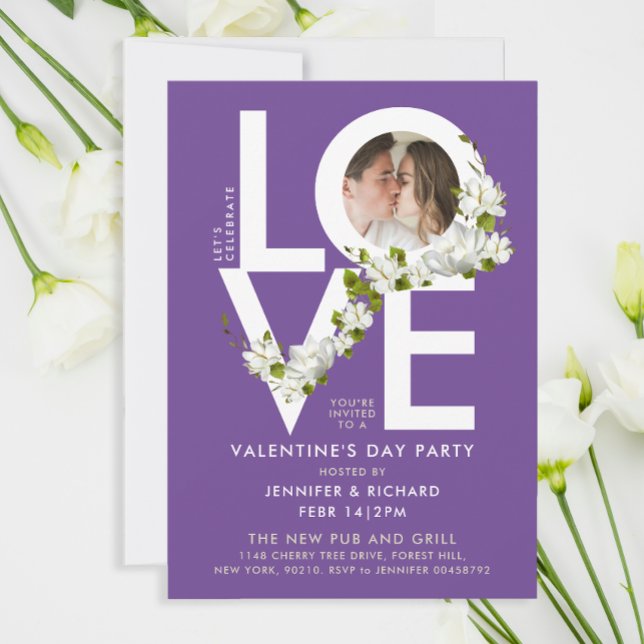 Invitation Moderne Typographie Gras Blanc Amour Violet Photo  (Créateur téléchargé)