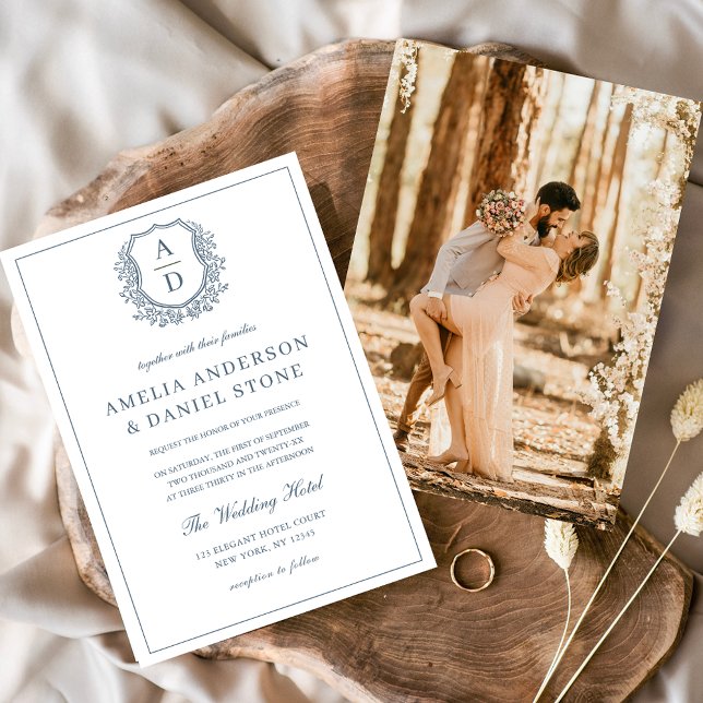 Invitation Monogramme bleu Dusty Crest Mariage Élégant (Créateur téléchargé)