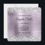 Invitation Monogramme fantaisie de lavande de Parties scintil<br><div class="desc">Un glamour monogrammed 40e anniversaire arrondi angle carré de forme invitation pour elle. Faux parties scintillant brillante en argent avec éclat contre une fausse lave pâle violet feuille de métal brossé image graphique. On peut customiser le monogramme de calligraphie noir et blanc au centre. Tous les éléments brillants et brillants...</div>