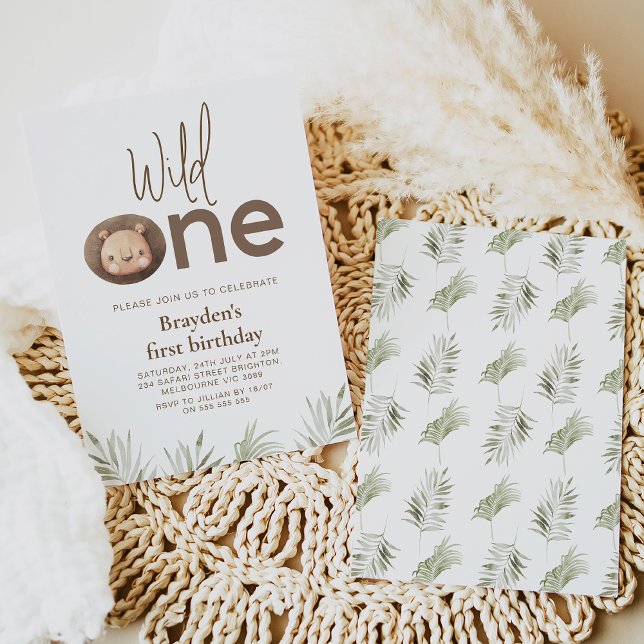 Invitation Mot minimaliste moderne Lion sauvage 1er anniversa (Modern lion wild one 1st birthday invitation for baby boy with greenery.)