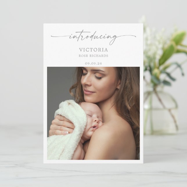 Invitation Muted Gray Minimalist Photo Baby Announcement Card (Debout devant)