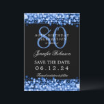Invitation Navy Blue 80th Birthday Enregistrer la date avec l<br><div class="desc">Elégant design "80th Birthday Party" avec Navy Blue String Lights et nom personnalisé et détails texte. Facile à utiliser et facile à personnaliser. Commandez aujourd'hui !</div>