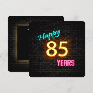Invitation néon 85e anniversaire Signal brillant sur brique