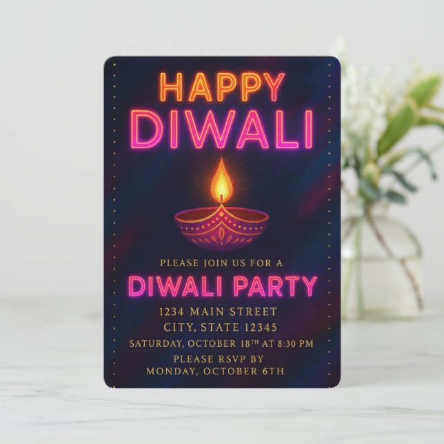 Invitation Neon Glow Diya avec script Happy Diwali Party (Debout devant)