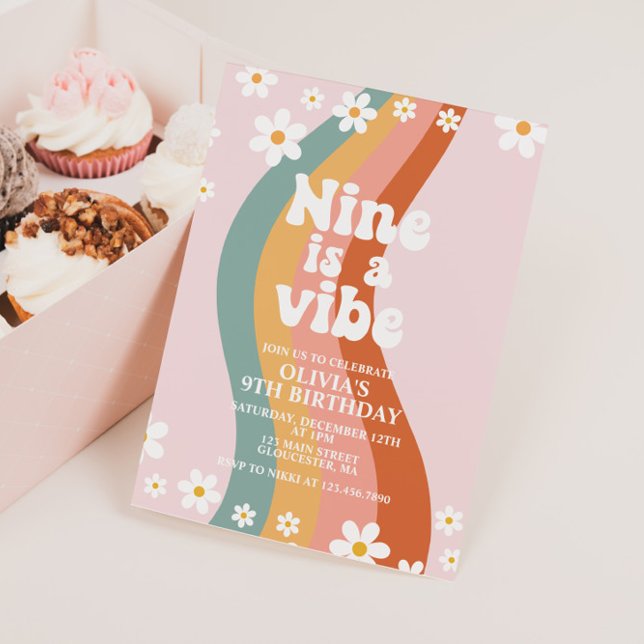 Invitation Neuf est une fête d'anniversaire de 9 ans groovy d (Créateur téléchargé)