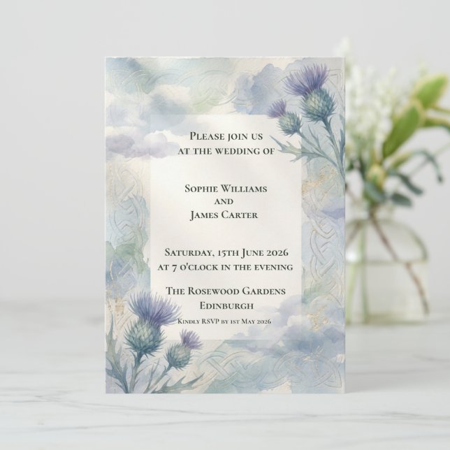 Invitation Nœud celtique Chardon Bleu Mariage Écossais | Heri (Debout devant)