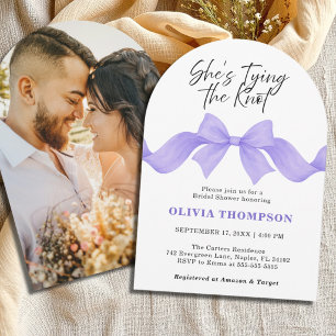 Invitation Nœud Violet Elle Attache le Nœud Photo Réception d