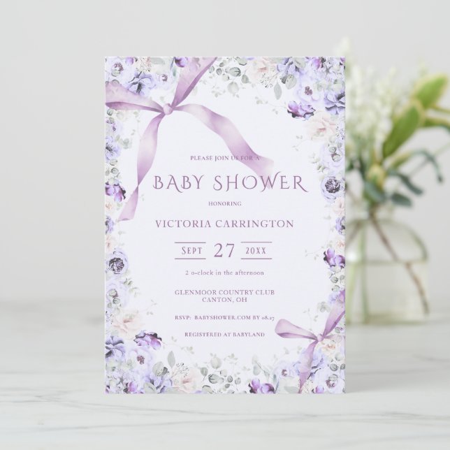 Invitation Nœuds Violets & Fleurs Élégant Bébé (Debout devant)