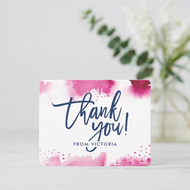 Invitation NOTE DE REMERCIEMENT lettrage main rose foncé aqua (Debout devant)