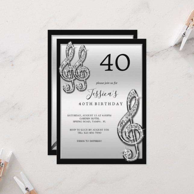 Invitation Notes musicales d'argent glitzy Anniversaire (Devant/Arrière en situation)