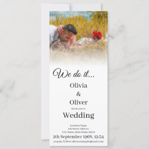 Invitation Nous le faisons - Couple s'embrassant dans une pra