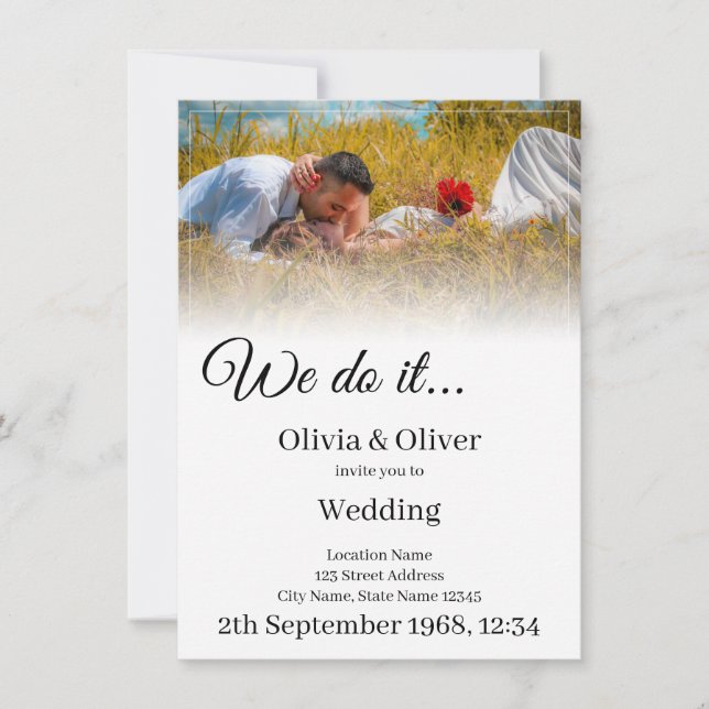 Invitation Nous le faisons - Couple s'embrassant dans une pra (Devant)