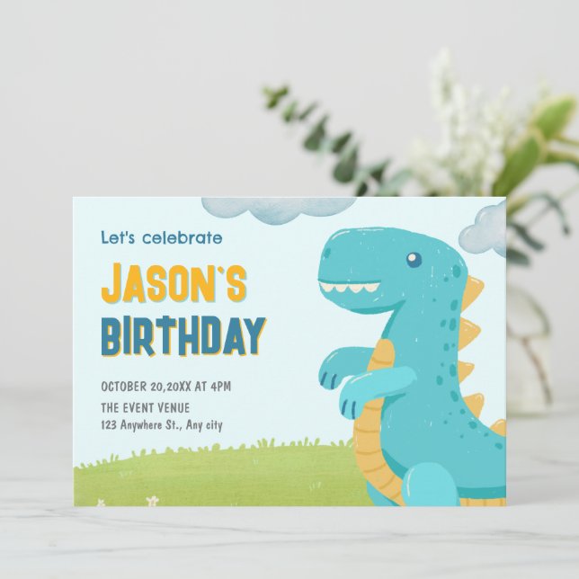 Invitation Nouvel anniversaire de dinosaures mignons (Debout devant)
