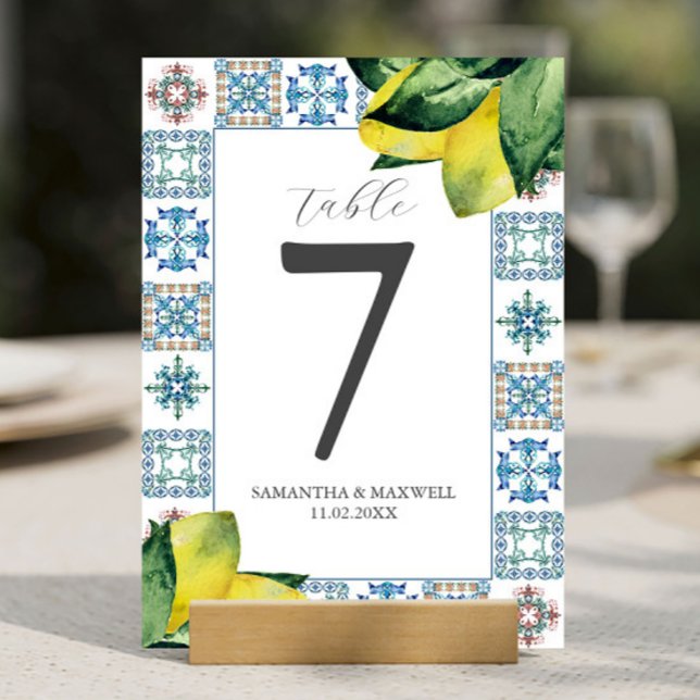 Invitation Numéro de tableau imprimable Carreaux Amalfi et ci (Amalfi tile and watercolor lemons wedding theme table number by Victoria Grigaliunas Do Tell A Belle)