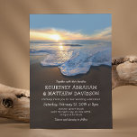 Invitation Océan Beach Mariage d'été balnéaire<br><div class="desc">Invitations de mariage à destination romantique avec une côte côtière,  un coucher de soleil magnifique et un modèle mariage moderne.</div>