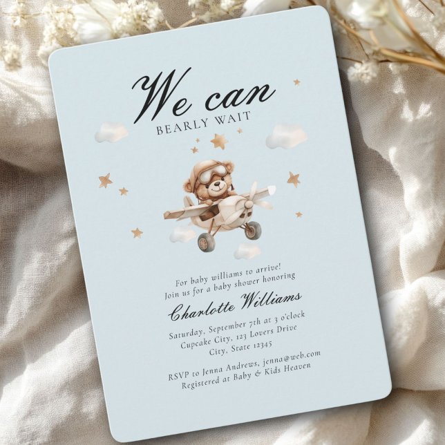 Invitation On Peut Attendre ! Ours et avion en peluche (We Can Bearly Wait! Cute Bear & Plain Baby Shower Invitation)