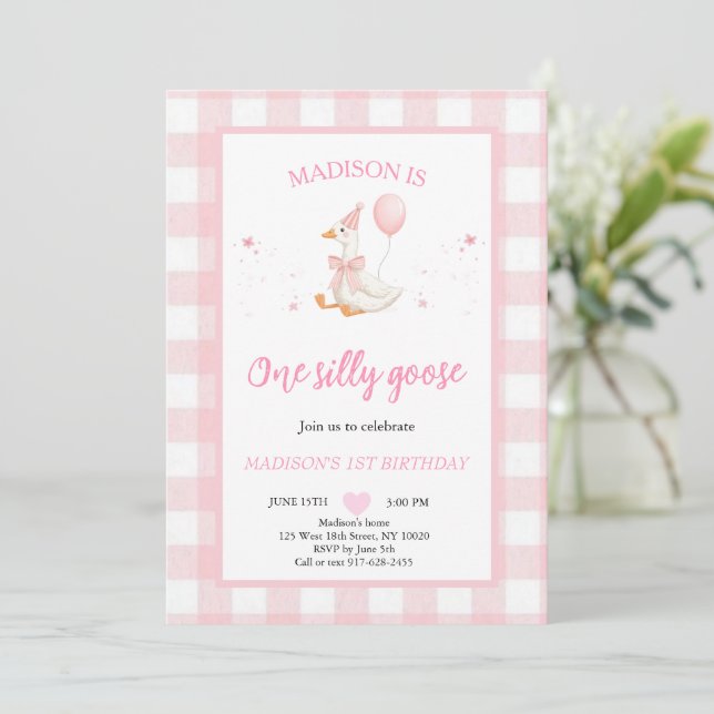 Invitation One Silly Goose Spring Pink Daisy First Birthday  (Debout devant)