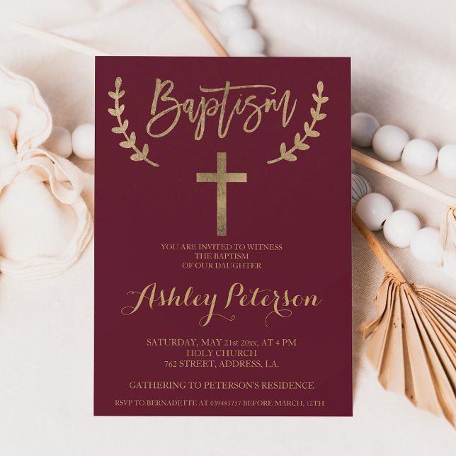 Invitation Or bordeaux rouge élégante typographie baptême (Gold burgundy red elegant typography baptism invitation)