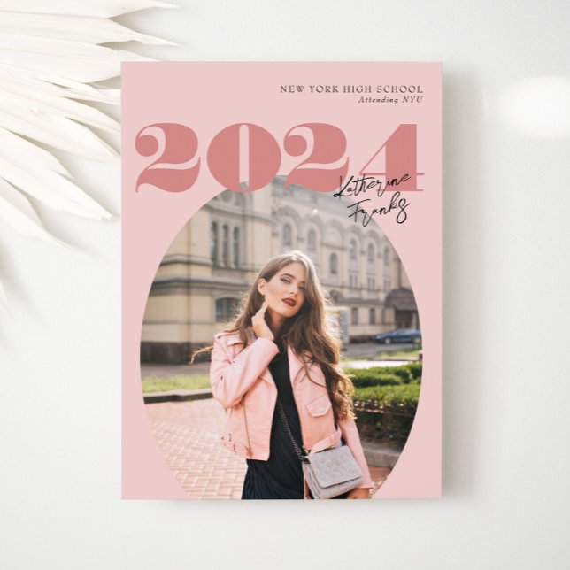 Invitation Oval Bold Classe moderne de 2024 Diplôme Photo (Créateur téléchargé)