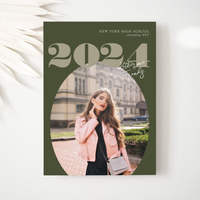 Invitation Oval Bold Classe moderne de 2024 Diplôme Photo (Créateur téléchargé)