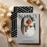 Invitation Ovale moderne photo et signature 70e anniversaire<br><div class="desc">Moderne et élégant 70e anniversaire Invitation. Design présente une photo ovale de la fille/garçon d'anniversaire, l'élégante lettre 'SEVENTY' avec le nom des personnes dans le script signature sur le dessus et un simple modèle de fête d'anniversaire qui est facile à customiser avec vos propres détails. Les couleurs peuvent également être...</div>