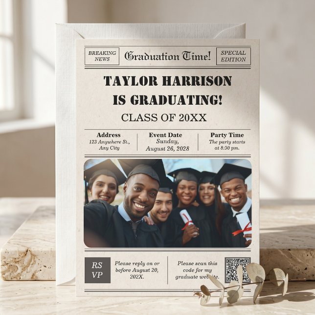 Invitation Page de première de journal Classe 2026 Gras Noir  (Newspaper Front Page Class of 2026 Bold Black & White Senior Grad Invitation
)
