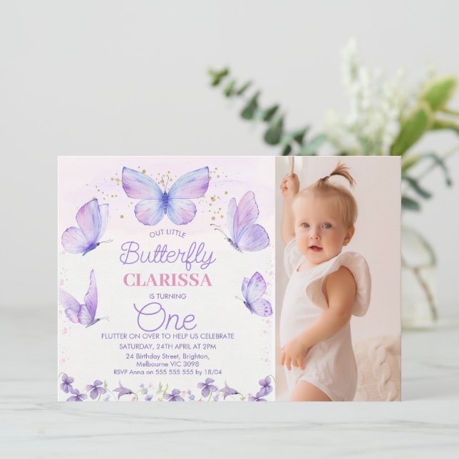 Invitation Papillon photo Whimsical violet 1er anniversaire (Debout devant)