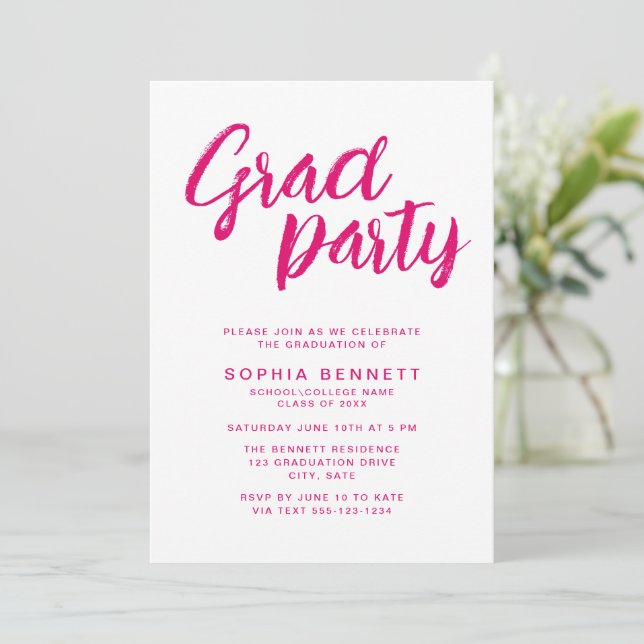 Invitation Partie de graduation minimale de pinceau rose mode (Debout devant)